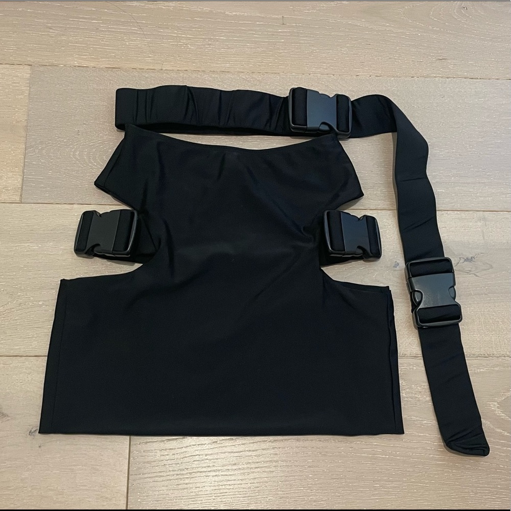 LIPT Buckle cutout skirt with belt